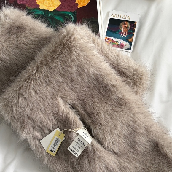 💯Aritzia faux fur scarf🤩 - Picture 3 of 7